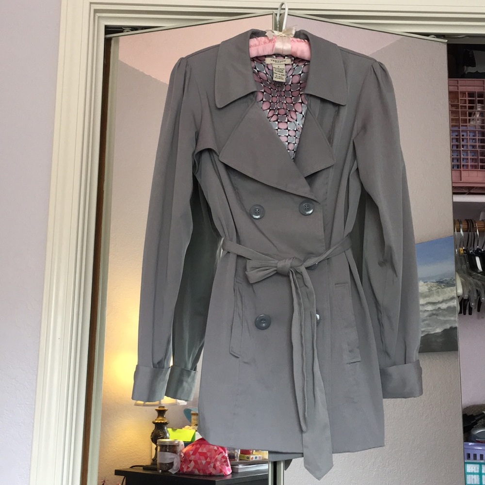 Vertigo Paris. Light grey trench coat